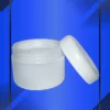 Tarro pomadero de 150 ml de color natural en fondo azul destapado con tapa